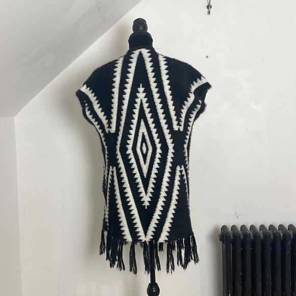 Marcus Adler Open Front Sweater Vest - Picture 3 of 4